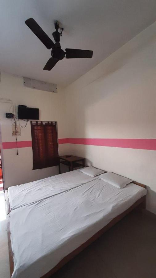 Zaina Tourist Home โกลลัม ภายนอก รูปภาพ
