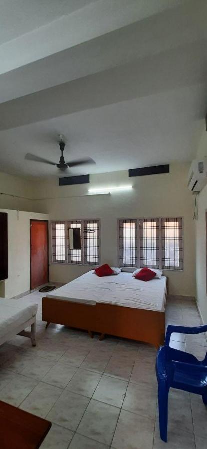Zaina Tourist Home โกลลัม ภายนอก รูปภาพ