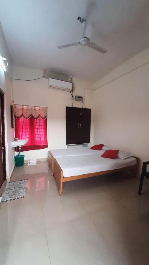 Zaina Tourist Home โกลลัม ภายนอก รูปภาพ
