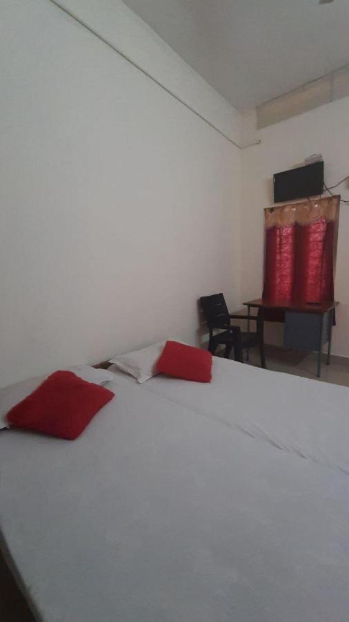 Zaina Tourist Home โกลลัม ภายนอก รูปภาพ