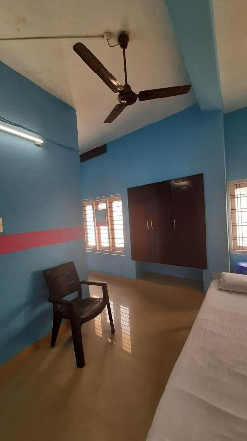 Zaina Tourist Home โกลลัม ภายนอก รูปภาพ