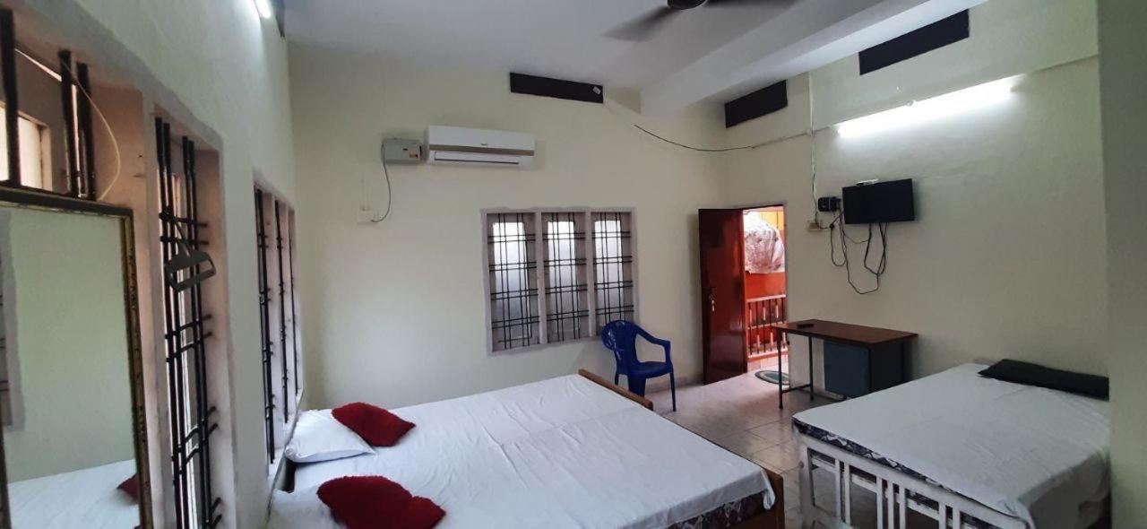 Zaina Tourist Home โกลลัม ภายนอก รูปภาพ
