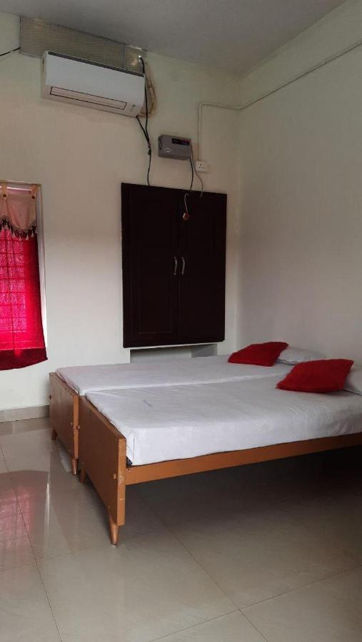 Zaina Tourist Home โกลลัม ภายนอก รูปภาพ