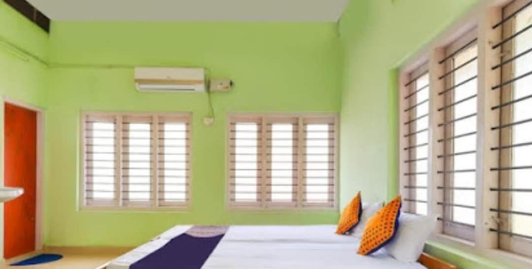 Zaina Tourist Home โกลลัม ภายนอก รูปภาพ